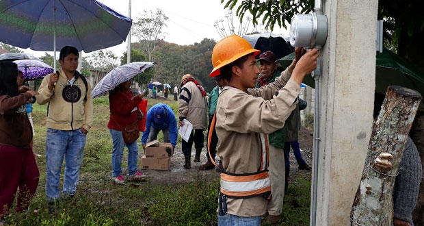 En Venustiano Carranza, acuerdan con CFE instalación de electricidad