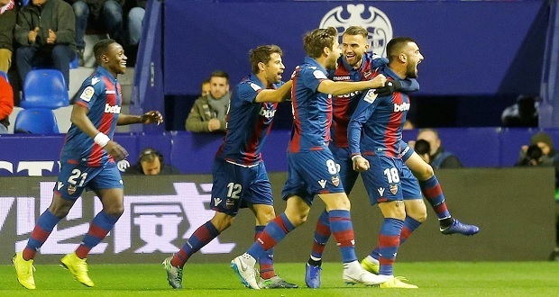Levante le pega al Barcelona 2-1 en partido de ida de Copa del Rey
