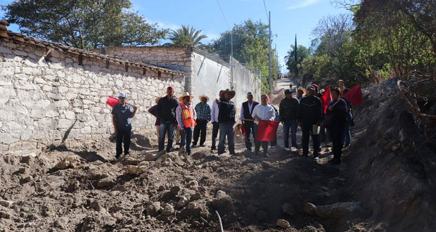 Comienza pavimentación de calle Allende en Tepexi de Rodríguez