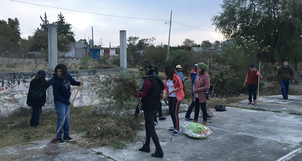 En Ahuatempan, ayuntamiento y jóvenes limpian en barrio de Jesús