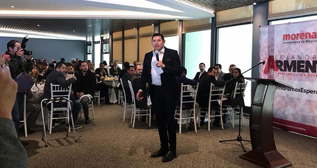 Armenta promete incentivos en reunión con empresarios textiles