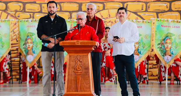 Artesanos y alumnos de casa de cultura de Tepexi exponen productos