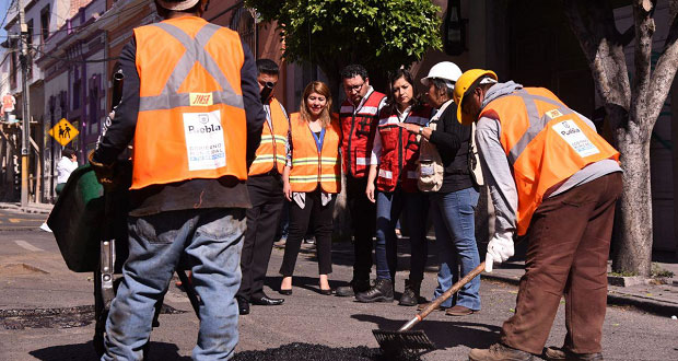 Ayuntamiento de Puebla bachea tramo de la 15 Poniente