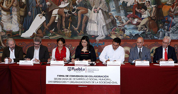 Ayuntamiento firma convenio con universidades y organizaciones