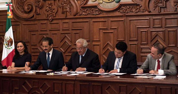 BUAP recibe recurso extraordinario de 300 mdp del gobierno estatal