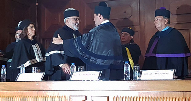Carlos Figueroa, investigador de BUAP, recibe honoris causa
