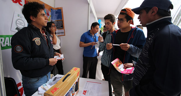 Empresas ofertan a poblanos más de 2 mil 200 vacantes en feria