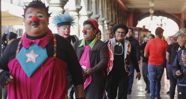 Grupo de payasos buscará regresar al zócalo de Puebla para dar show