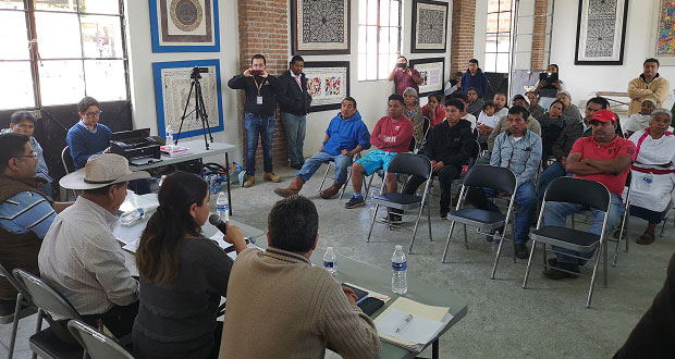IEE explica consulta indígena a vecinos de San Pablito, Pahuatlán
