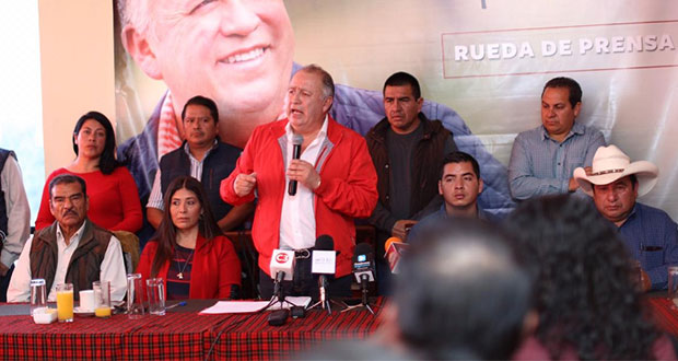 En Zacatlán, Lorenzo Rivera comienza a reunirse con bases priistas