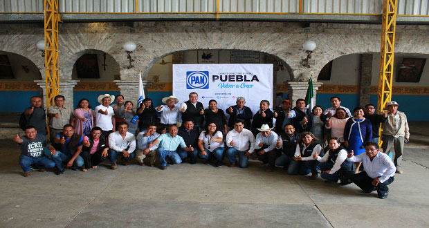 En gira por Sierra Negra, Genoveva Huerta se reúne con panistas
