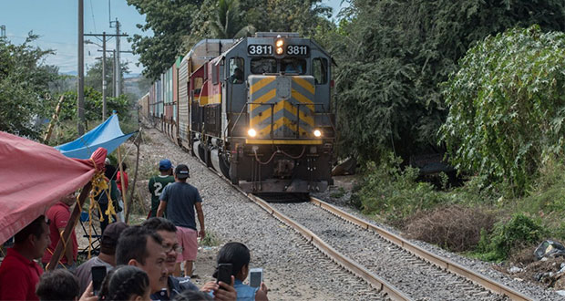 Pese a diálogo, CNTE sigue bloqueando 3 vías férreas de Michoacán