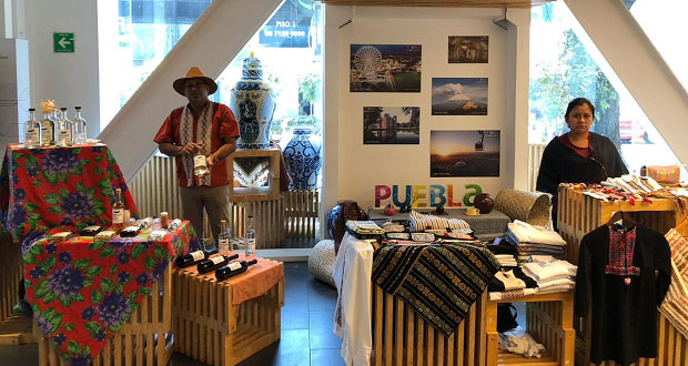 Presentan diez marcas poblanas en exposición de mezcales en CDMX