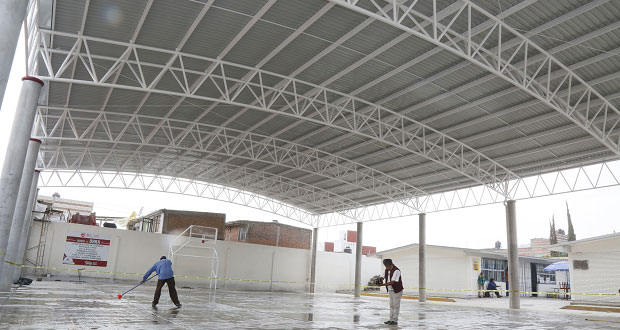 Invierten 4 mdp en techado de tres escuelas en San Andrés Cholula