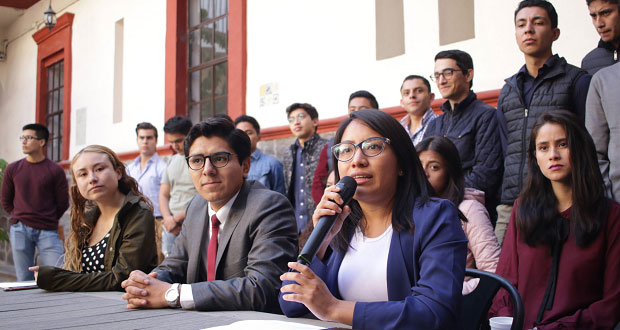 Grupo de universitarios se pronuncia a favor de Barbosa