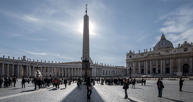 Vaticano confirma que tiene reglamento sobre sacerdotes con hijos