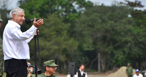 Tras amenaza, militares refuerzan escolta de AMLO en Tabasco