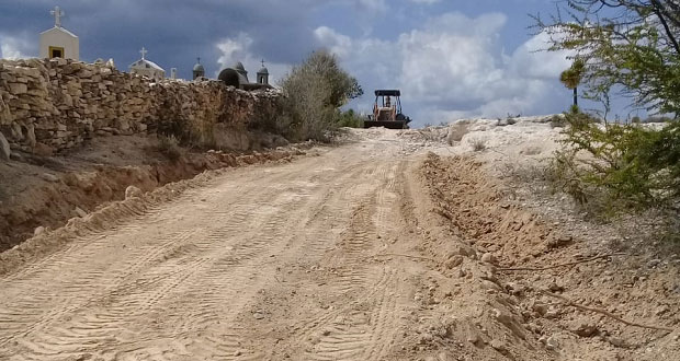 Rehabilita ayuntamiento antorchista de Atexcal caminos de acceso