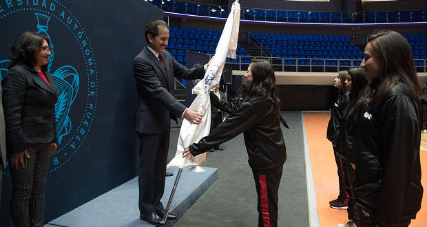 Abanderan a 291 atletas de la BUAP que van a Universiada Regional