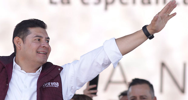 Reparten periódicos afirmando que Armenta lleva delantera en encuesta