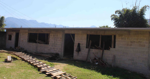 Ayuntamiento de Huitzilan de Serdán construye comedor estudiantil
