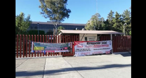 CNTE vuelve a bloquear San Lázaro y detiene reforma educativa
