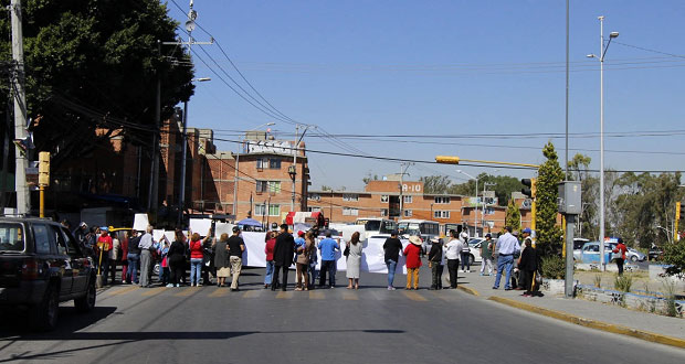 En La Margarita exigen a Comuna de Puebla regular ambulantaje