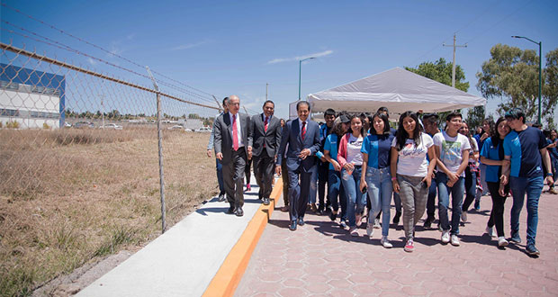 Esparza inaugura calle de acceso a preparatoria de San Martín