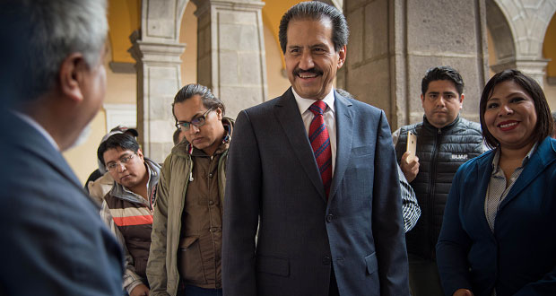 Esparza resalta transparencia en elección de consejeros de BUAP