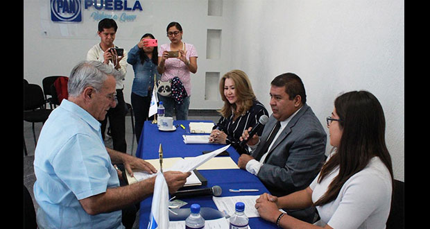 Francisco Fraile se registra como aspirante del PAN a la gubernatura