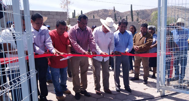 Inaugura Antorcha cancha de usos múltiples en Xayacatlán