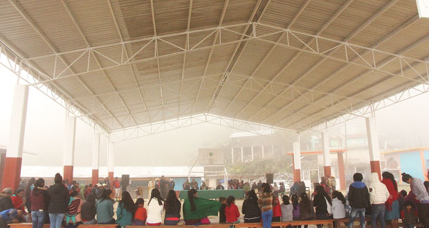 Inauguran techado de escuela primaria en comunidad de Ajalpan