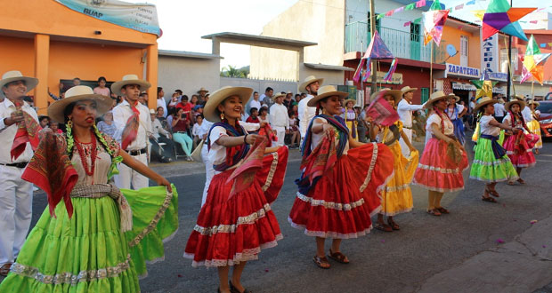 Izúcar participa con bailes de Oaxaca en la Feria Tecomatlán 2019