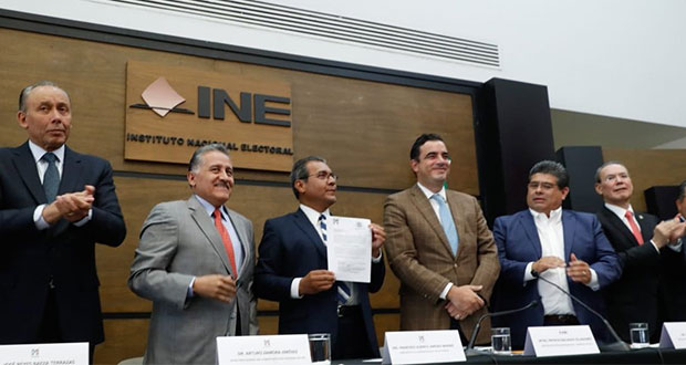 Sin la dirigente nacional, Jiménez se registra como candidato del PRI ante INE