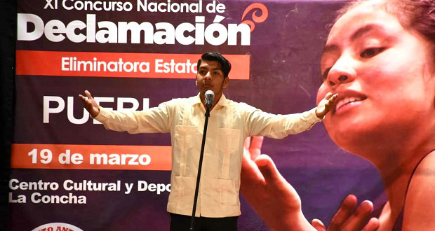 La poesía hace comprender el mundo de otra forma: declamador