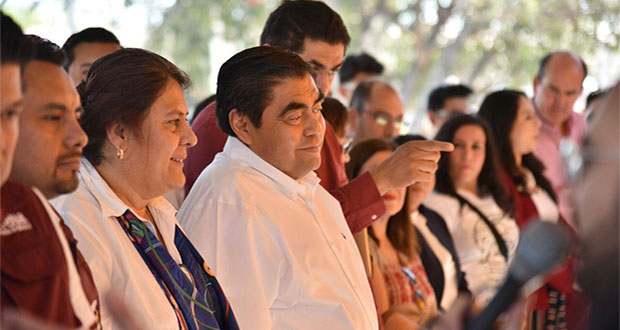 Poder público se ha convertido en modelo de negocios: Barbosa