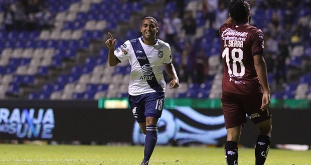 Club Puebla consigue su primera victoria en casa; derrota a Querétaro