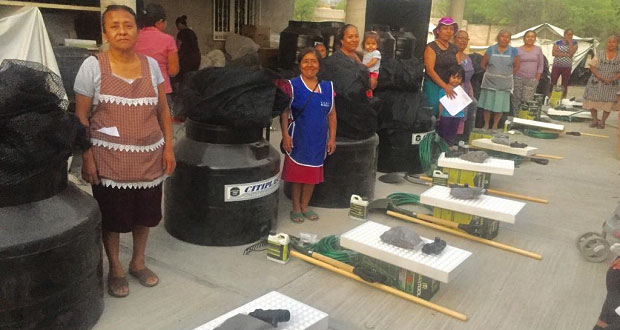 Sagarpa entrega 34 huertos y herramientas para familias de Altepexi