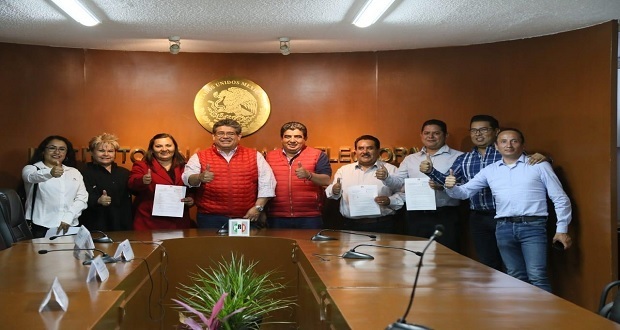 PRI registra a sus candidatos para cinco alcaldías de Puebla