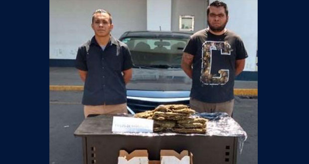 En Puebla capital, detienen a dos supuestos narcomenudistas