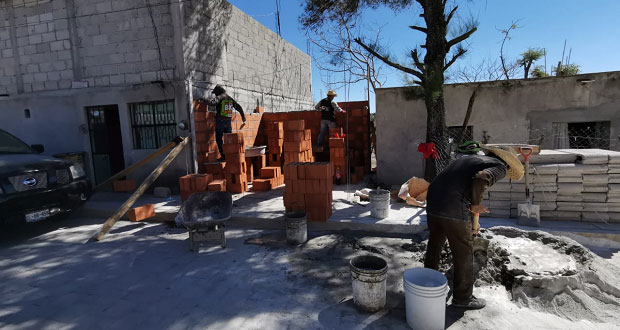 Benefician a 15 familias de Ahuatempan con programas de vivienda