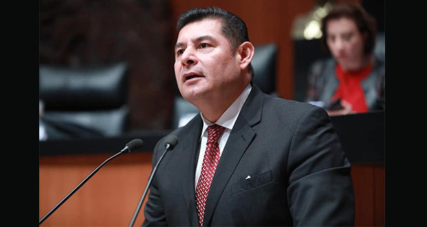 Armenta pide licencia indefinida en Senado por impugnación