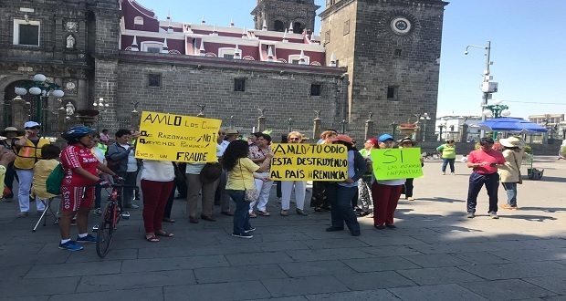 En zócalo de Puebla, piden a AMLO esclarecer muerte de Martha Erika
