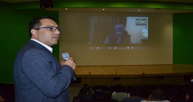 Universidades deben formar profesionales: conferencista en la BUAP