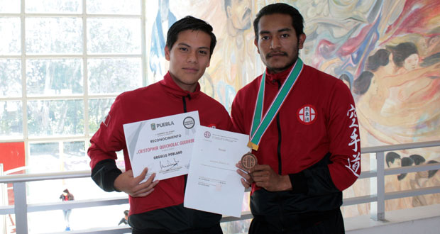 Alumnos de la BUAP ganan bronce en campeonato mundial de karate