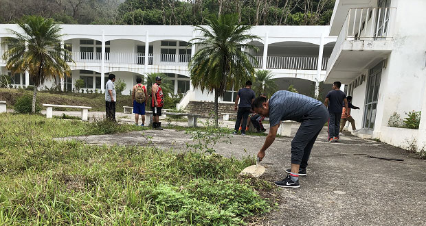 Antorcha y activistas dan mantenimiento a auditorio de Jalpan