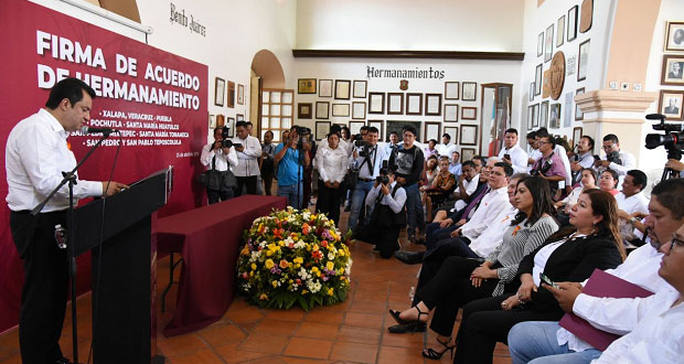 Ayuntamientos de Puebla, Oaxaca y Xalapa firman hermanamiento