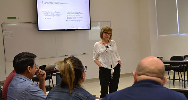 En la BUAP, experta señala que cualquier discurso es manipulación