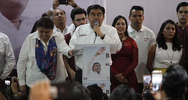 Barbosa promete dar a jóvenes 20% de espacios en su gobierno