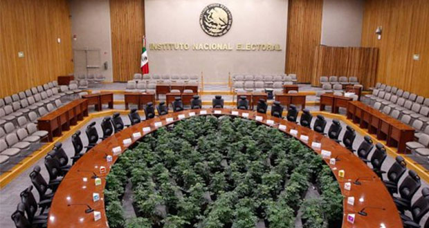 INE declara improcedentes medidas cautelares contra Cárdenas